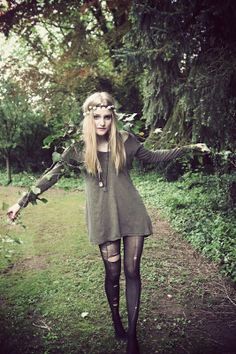 Hippie Goth, Look Grunge, Tokyo Street Fashion, Vintage Hipster, Mode Boho, Tights And Boots, Grunge Goth