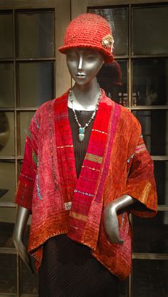 Saori Weaving, Patchwork Clothes, Taos New Mexico, High Fashion Outfits, Bowler Hat, Handwoven Fabric, Fashion Now, Boho Shirts, Long Kimono