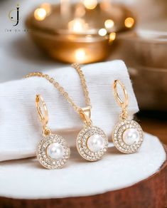 🌸 This stunning ensemble combines grace and sophistication, featuring a captivating necklace and matching earrings adorned with delicate faux pearls. Perfect for any occasion, this 3-piece set adds a touch of timeless elegance to your look. 📿 Materials:  - Crafted with precision, this set is made from durable zinc alloy, ensuring both longevity and style.  - The lustrous faux pearls beautifully complement the alloy's sleek design. 📏 Size: - Enjoy the versatility of an adjustable necklace leng Pearl Necklace And Earrings, Jewelry Choker, Faux Pearl Necklace, Classic Jewelry, Adjustable Necklace, Necklace And Earrings, Necklace Gift, Matching Earrings, Sleek Design