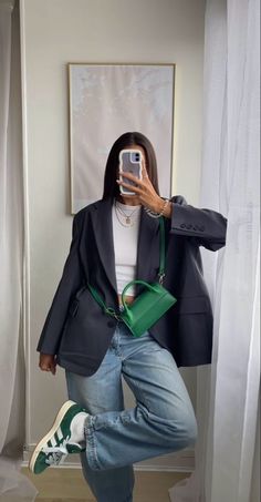 How To Style Campus 00s, Styling Adidas Campus 00s, Green Campus 00s Outfit, Campus Adidas Outfit, Office Baddie, Sleeves Outfit, Campus 00, Looks Adidas, Elegantes Outfit Damen