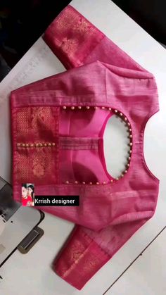 Border Back Neck Blouse, Border Design Blouse Pattern, Back Neck Blouse Designs Patterns, Boat Neck Back Design Blouses, Neck Blouse Designs Patterns, Traditional Blouse Designs Latest, New Latest Blouse Pattern Back, Border Blouse Designs Latest, Blouse Back Neck Designs Traditional