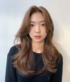 Hair Color Ideas For Brunettes Short, Hair Korean, Model Hair Color, Hair Color Asian, Girl Hair Colors, Cute Hairstyle, Bangs With Medium Hair, Hairstyles For Layered Hair