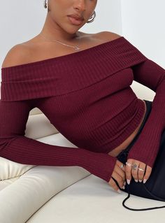 Off the shoulder sweater Good stretch, unlined Princess Polly Lower Impact 63% reclaimed polyester 25% polyester 12% nylon Cold gentle machine wash Off The Shoulder Red Sweater, Red Off The Shoulder Sweater, Burgundy Outfit Black Woman, Cherry Red Aesthetic Outfit, Maroon Clothes, Maroon Fits, Off The Shoulder Sweater Outfit, Maroon Clothing, Cute Fall Tops