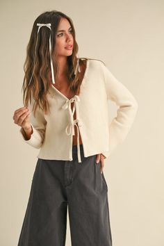 This knit cardigan is the epitome of classy cuteness. The tie front design adds a touch of simplicity to this premium knit piece. A perfect combination for a fun and fashionable look! Front Tie Sweater Outfit, Tie Front Cardigan Outfit, Tie Cardigan Outfit, Tied Cardigan, Tie Cardigan, Tie Front Sweater, Tie Sweater, Summer Cardigan, Tie Front Cardigan