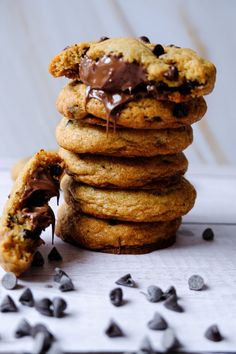 Galletas con chispas de chocolate rellenas de Nutella (receta) Nutella, Food Lover, Pancakes, Pastel, Baking