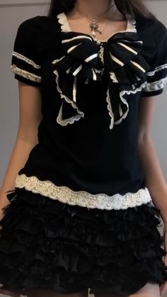 @chochilete on ig ౨ৎ ⋆ ｡˚ Gothic Lolita, Everyday Style, Style Icons, Everyday Fashion, Casual Style, Dress Up, Outfit Inspo, Closet, Pins