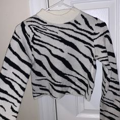 Nwt Blue Blush Black And White Cropped Zebra Print Sweater With A Mock Neck Trendy Long Sleeve Zebra Print Tops, Trendy Long Sleeve Tops With Zebra Print, Casual Long Sleeve Zebra Print Tops, Casual Stretch Zebra Print Top, White Long Sleeve Top With Zebra Print, White Zebra Print Casual Tops, Cropped Zebra, Zebra Print Sweater, Black Turtleneck Sweater Dress