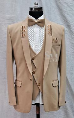 Beige party wear suit set of 6 pieces includes jacket with work as shown in image , a vest /waistcoat , pant, pocket square , bow tie and a white plain shirt (shirt not as shown)  to catch the eyeballs in event.  *𝐓𝐞𝐱𝐭 𝐦𝐞 𝐢𝐧 𝐭𝐡𝐞 𝐦𝐞𝐬𝐬𝐚𝐠𝐞 𝐬𝐞𝐜𝐭𝐢𝐨𝐧 𝐟𝐨𝐫 𝐚𝐧𝐲 𝐪𝐮𝐞𝐫𝐲.  * Connect me if your chest is above 44 inches  * ■𝙁𝙖𝙗𝙧𝙞𝙘 :- premium terry rayon   📌𝙉𝙊𝙏𝙀:- ---------------  𝙋𝙊𝙎𝙎𝙄𝘽𝙄𝙇𝙄𝙏𝙔 𝙊𝙁 𝙇𝙄𝙏𝙏𝙇𝙀 𝘿𝙀𝙑𝙄𝘼𝙏𝙄𝙊𝙉 𝙄𝙉 𝘾𝙊𝙇𝙊𝙍 𝘿𝙐𝙀 𝙏𝙊 𝘿𝙄𝙁𝙁𝙀𝙍𝙀𝙉𝙏 𝙎𝘾𝙍𝙀𝙀𝙉𝙄𝙉𝙂 𝘼𝙉𝘿 𝙋𝙃𝙊𝙏𝙊𝙂𝙍𝘼𝙋𝙃𝙄𝘾 𝙍𝙀𝙎𝙊𝙇𝙐𝙏𝙄𝙊𝙉𝙎. Beige Suits For Men, Beige Party, Mens Wedding Suits, Beige Suit, Glitter Jacket, Beige Suits, Work Blazer, Suit For Men, Vest Waistcoat