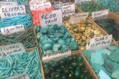 there are many different types of rocks and stones for sale at the market, including turquoises, green beans, and silvers