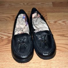 Brand New, Practically Out Of The Box. Size 7. In Excellent Condition! Women's Slip On Shoes, Vionic Shoes, Shoes Color, The Box, Loafers Men, On Shoes, Slip On Shoes, Flat Shoes Women, Loafer Flats