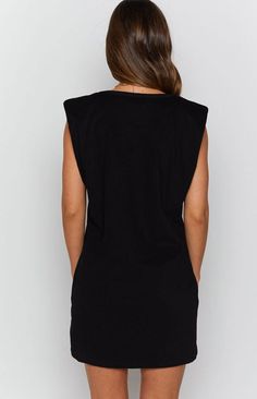 Jericho Padded Shoulder T-shirt Dress Black – Beginning Boutique US Prom Midi Dress, Weekend Dresses, Mini Dresses Online, Sweater Crop, Sleeveless T Shirt, Casual Weekend, Strapless Tops, Crop Top Sweater, Mini Shirt Dress