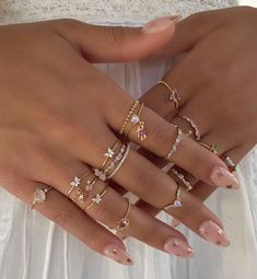 Julery Aesthetic, Girly Rings, Simplistic Jewelry, Stylish Jewelry Accessories, Hand Jewelry Rings, Preppy Jewelry, Pretty Jewelry Necklaces, Luxe Jewelry, Jewelry Accessories Ideas