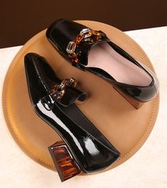 Ladies Brogues, Sneakers Ladies, Ivory Shoes, Women's Casual Shoes, Basic Heels, Oxfords Shoes, Blue Pumps, Black Leather Shoes, Women's Flats