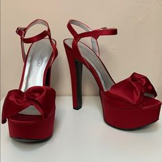 Never Worn, Still In Box Beautiful Apple Red Platform Heels. Red Wedding Heels Brides, Red And Gold Quince Shoes, Red Girly Things, Prom Shoes Red, Red Vintage Heels, Dark Red Heels, Red Platforms, Hoco Heels, Red Platform Heels