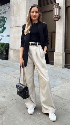 Wide Leg Pants And Blazer Outfit, Wide Leg Alfaiataria, Wide Leg Business Casual, Cream Wide Leg Trousers Outfit, Wide Leg Office Outfit, Khaki Slacks Outfit Women, Taupe Trousers Outfit, Outfits Com Blazer, Wide Leg Work Outfit