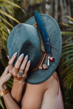 Denim blue premiere fedora with an exotic aviator macaw feather and natural flowers Mode Country, Fedora Women, Custom Cowboy Hats, Painted Hats, Chapeau Cowboy, Women Hats Fashion, Boho Hat, Natural Flowers, Hat Ideas