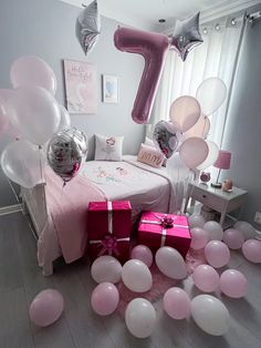 7th Birthday Girl Ideas, Girls 7th Birthday, Birthday Room Surprise, Birthday Decorations At Home, Birthday Table Decorations, Birthday Traditions, Toddler Birthday Party