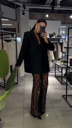 Lace Pants Outfit, Black Lace Pants, Party Outfits Night, Fall Ootd, Fest Outfits, Lace Pants, Looks Party, Eve Outfit, Event Outfit