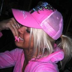 Mcbling Aesthetic, Trashy Aesthetic, Trashy Outfits, Y2k Baddie, 2000s Pink, Early 2000s Fashion, Trashy Y2k