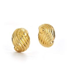 Hammered 18K gold David Webb, Swirl Earrings, Hammered Gold, Modern Earrings, Jewelry Inspo, Gold Fashion, Gold Style, Dream Wardrobe, Fashion Earrings