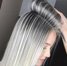 Platinum Hair Color, Ash Blonde Balayage, Hair Color Shades, Blending Gray Hair, Long Gray Hair, Gray Hair Highlights, Pinterest Hair, Bridesmaid Hair Short, Hair Balayage