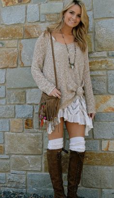 Free People- Lace Back Oversized Pullover, Voile and Lace Trapeze Slip, Fiddler Tall Sock, Eclectic Mix Necklace and Ludlow Lace Boot Modern Hippie Style, Stile Boho Chic, Boho Mode, Estilo Hippy, Mode Hippie, Coachella Outfit