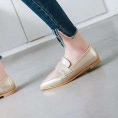 Gender: For Women Style: Fashion,KoreanOccasion: Casual,Party/Club,Office/Career,DressHeel Height: 1.5cmPlatform Height: 0.5cmSeason: Spring,Summer,Fall/Autumn,WinterPackage Contents: 1 x Shoes (Pair)Size Guide:28 = foot length 18.5-19cm (Foot width=6.5-7cm)29 = foot length 19-19.5cm (Foot width=7cm)30 = foot length 19.5-20cm (Foot width=7-7.5cm)31 = foot length 20-20.5cm (Foot width=7.5cm)32 = foot length 20.5-21cm (Foot width=7.5-8cm)33 = foot length 21-21.5cm (Foot width=8cm)34 = foot length Club Office, Shoe Gifts, Career Dress, Silver Shoes, Flats Shoes, Pumps Flat, Fashion Korean, Dress And Heels, Casual Party