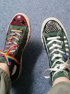 #diy #customizedshoes #customized #converse #queerartist #art #alternativefashion #alternative Converse Decorated Diy, Punk Converse Diy, Converse Costumised Ideas, How To Decorate Converse, Converse Makeover, Fancy Converse, Goblin Punk, Custom Converse Ideas, Beaded Shoes Laces