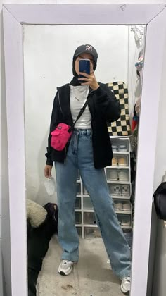 Ootd Boyish Hijab, Hijab Outfit Concert, Concert Hijab Outfit, Hijabi Concert Outfit, Concert Outfit Ideas Hijab, Hijab With Jeans, Ootd Boyish, Ootd Nonton Konser, Sporty Hijab Outfit