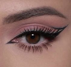 Maquillage Yeux Cut Crease, Eye Makeup Images, Pretty Eye Makeup, Prom Eye Makeup, Beginners Eye Makeup, Cute Eye Makeup, Eye Makeup Techniques, Makeup Artist Tips, Eye Makeup Pictures