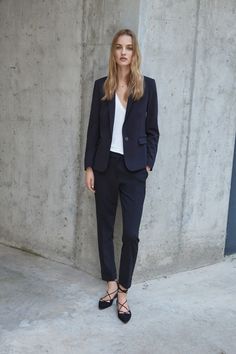 Women - 2015 Fall Office collection Minimal Chic Outfits, Look Office, Smart Casual Dress, Fashion Model Poses, Street Style Shoes, Minimal Outfit, Popular Outfits, Perfect Wardrobe