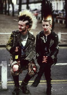 Horror Costumes, Goth Culture, Punk Guys, Punk Subculture, Spiky Hairstyles, 70s Punk, British Punk, 80s Fashion Trends