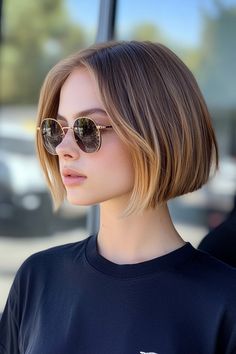 21 best short hair with highlights for 2024! Brighten up your look with trendy highlights that add depth and dimension to your short hairstyle. ✨💇‍♀️ #ShortHairHighlights #2024HairTrends #BrightenYourLook Short Hair With Highlights, Fancy Hairdos, Trendy Highlights, Hairstyles And Colors, Celebrities Hairstyles, Short Dark Brown Hair, Best Short Hair, Purple Hair Highlights, Hair Highlight