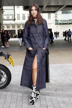 #look #jeans #dressesforwomen #boots #cowboy Blue Boots Outfit, Boots Cowboy, Blue Boots, Dua Lipa, Boots Outfit, Cowboy, Womens Dresses, Boots, Blue