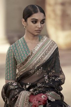 Royal Outfit, Sabyasachi Mukherjee, Sabyasachi Sarees, Saree Ideas, Snap Filters, Black Lehenga