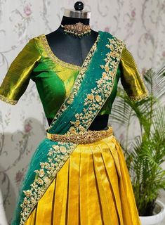 Wrk Blouses, Pattu Half Saree, Bride Stills, Paithani Lehenga, Paithani Blouse Design, Paithani Blouse