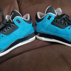 Size 9 Used Jordan Retro 3 Powder Blue Slight Creasing And Discoloration Easily Restorable Blue Low-top Sneakers With Ortholite Insole, Blue Low-top Sneakers With Removable Insole, Blue Jordan Shoes With Rubber Sole For Sports, Blue Sneakers With Ortholite Insole For Streetwear, Custom Blue Sneakers With Cushioned Footbed, Sporty Blue Jordan Shoes With Abzorb Midsole, Blue High-top Jordan Shoes With Abzorb Midsole, Turquoise Sneakers For Sports With Round Toe, Blue Leather Jordan Shoes With Abzorb Midsole