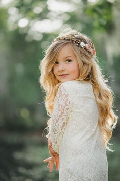 Bridal Halo Headpiece, Simple Flower Crown, Gold Flower Crown, Fashionable Hairstyles, Wedding Flower Crown, Bridal Halo, Bridal Headdress, Flower Girl Hairstyles, Fashion 2016