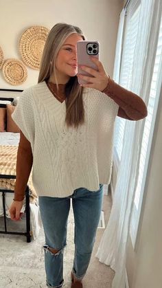 Banquet Outfits For Women Winter, American Eagle Winter Outfits, Cute Moving Day Outfit, Cider Tasting Outfit, Fall Grad School Outfits, Outfits To Shop In, Cloudy Outfit Ideas Summer, Simple Vest Outfits, Trendy Sweater Vest Outfit