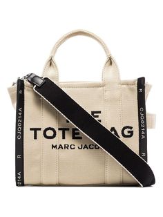 263 MARC JACOBS THE MINI TOTE BAG JACQUARD Vestidos Sport, Marc Jacobs Tote, Bold Logo, Small Tote Bag, Mini Tote Bag, Marc Jacobs Bag, The Tote Bag, Sand Beige, Chanel Deauville Tote Bag