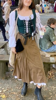 Simple Rennaisance Costume, White Ren Faire Outfit, Ren Faire Outfits Ranger, Tavern Outfit Women, Ren Faire Wench, Simple Renfaire Outfit, Rennaisance Festival Outfit, Witch Renfaire Outfit, Tavern Wench Costume