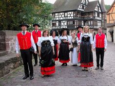 Traditional French Clothing, European Traditional Clothing, Lorraine France, French Clothing, France Outfits, Alsace Lorraine, French People, French Christmas