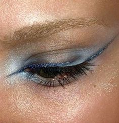 Icy Blue Makeup, Blue Eyes Eyeshadow, Intense Eye Makeup, Vampy Makeup, Silver Makeup, Makeup Obsession