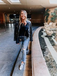 Day Time Vegas Outfit Winter, Las Vegas Outfits In January, Vegas Outfits For Moms, Vegas Outfit Ideas For Moms, Vegas Weekend Trip Outfits, March Vegas Outfits, Vegas Comfy Outfit Ideas, Casual Winter Vegas Outfits, Cute Vegas Outfits Casual