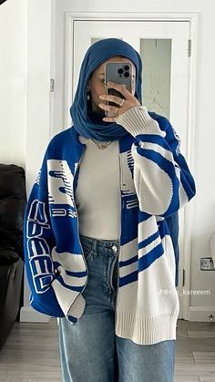 Blue Sweater Outfit Hijab, Street Wear Hijab Outfit, Colorful Hijab Outfits, Street Wear Hijab, Street Hijab Fashion Casual, Hijabi Street Wear, Modest Y2k Outfits, Outfits Aesthetic Modest, Winter Outfits Aesthetic Korean