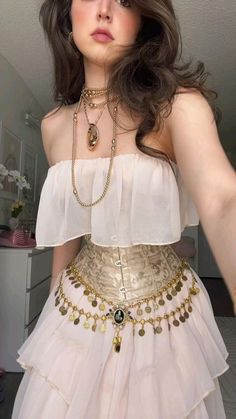 Fashion Show Inspo Outfits, Met Gala Style Dresses, Grammy Party Outfit Ideas, Goddess Like Outfits, Goddesscore Outfits, Summer Court Outfit, Goddess Core Fashion, Goddess Asthetics Outfit, Fashion Show Outfit What To Wear To A