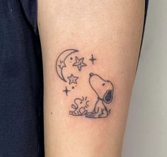 Snoopy tattoo Sparkle Tattoo, How To Have Style, Handpoke Tattoo, 4 Tattoo, Hand Poked Tattoo, Cute Little Tattoos, Dainty Tattoos, Subtle Tattoos