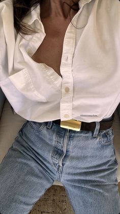 Jeans Outfit Classy, Hot Summer Day Outfit, Blouse And Jeans Outfit, White Blouse And Jeans, Paris Trip Outfits, White Jeans Outfit, Outfit Classy, Jeans Outfit