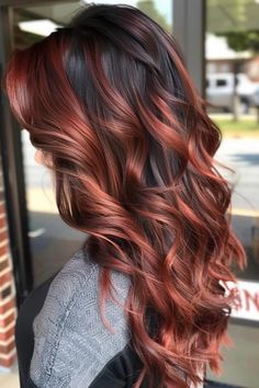 Subtle Copper Balayage, Red Hair With Brown Lowlights, Highlights Ideas For Black Hair, Warm Autumn Hair Color, Wavy Black Hair, Hair Color Mahogany, Ideas For Black Hair, Red Hair Looks, Black Wavy Hair