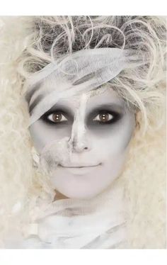 30 Pretty Ghost Makeup Ideas for Halloween Diy Mummy Costume, Mummy Makeup, Face Paint Set, Halloween Make-up Looks, Mummy Costume, Ghost Bride, Halloween Mummy